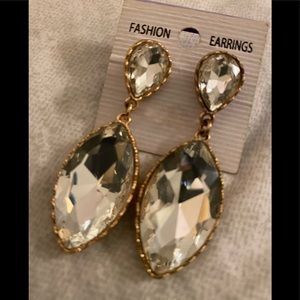 Earrings golden with stone